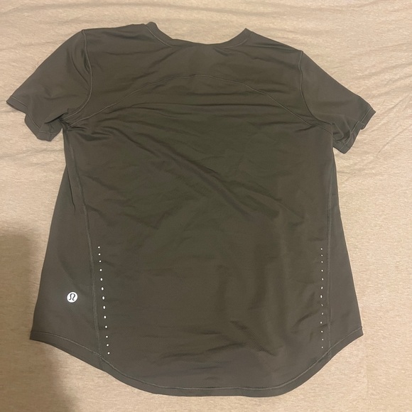 Lululemon T-Shirt - Picture 2 of 7